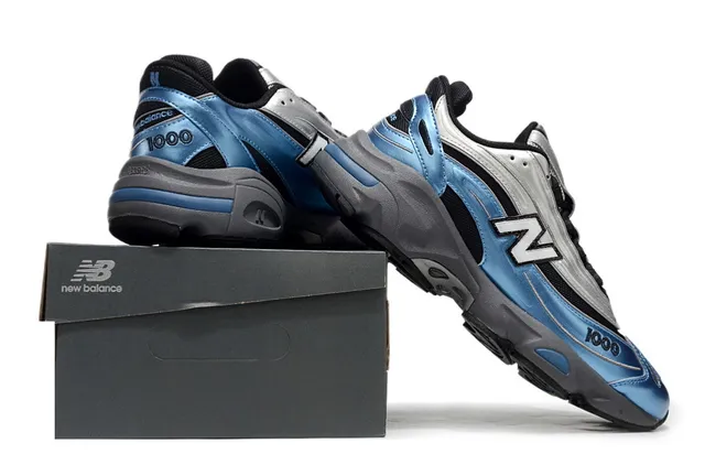 New Balance Tênis Chunky Azul e Prata com Silhueta Metálica e Upper Tipo Patentado 6