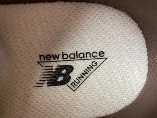 New Balance भूरा बेज मल्टी लेयर मिडसोल मिक्स्ड मटेरियल अपर चंकी स्नीकर 7