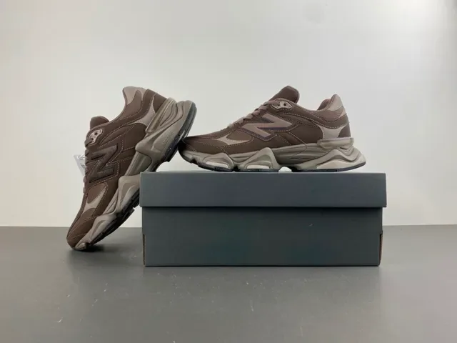 New Balance भूरा बेज मल्टी लेयर मिडसोल मिक्स्ड मटेरियल अपर चंकी स्नीकर 13