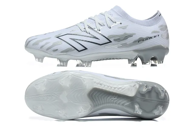 New Balance Furon Blanc Gris Coupe-Basse Collet Ajusté à la Chaussure Terrain Ferme Chaussures de Football 9