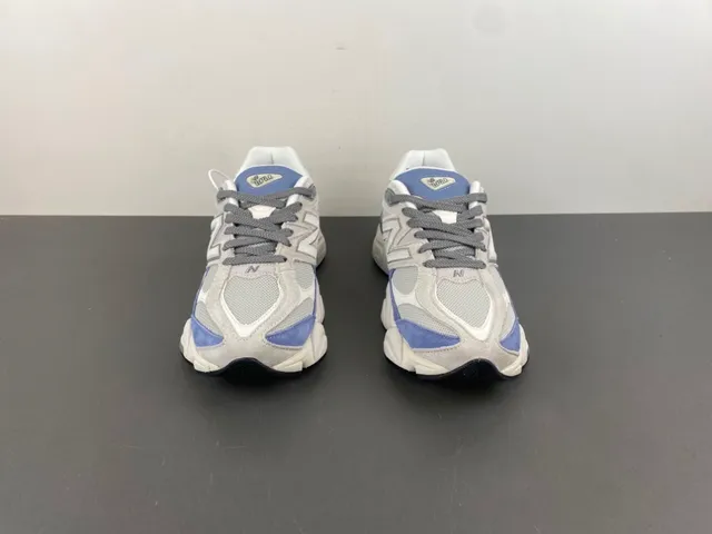 New Balance أحذية رياضية رمادية وزرقاء بتصميم شبكي ومخمل مع طبقة زائدة كثيفة 11