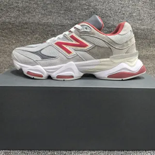 New Balance cinza e vermelho midsole, malha e camurça superior, tênis chunky