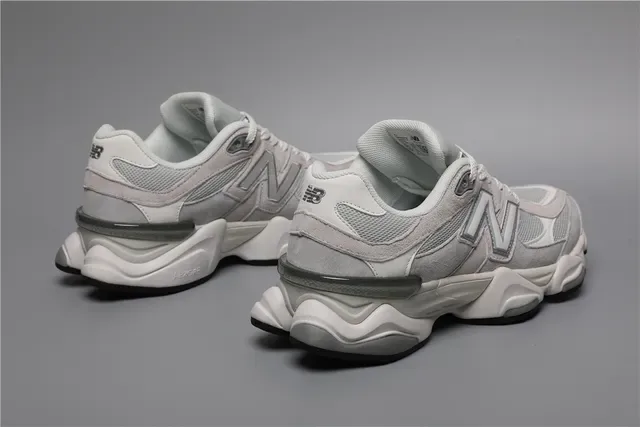 New Balance Gray White Chunky Midsole Mesh And Suede Upper Lifestyle Sneakers 3