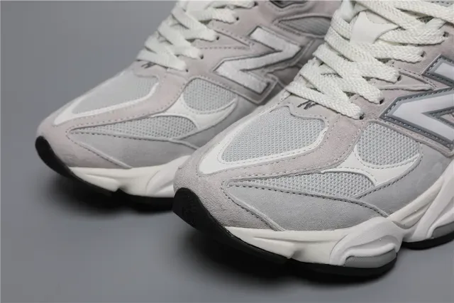 New Balance Gray White Chunky Midsole Mesh And Suede Upper Lifestyle Sneakers 4