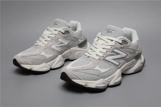 New Balance Gray White Chunky Midsole Mesh And Suede Upper Lifestyle Sneakers 5