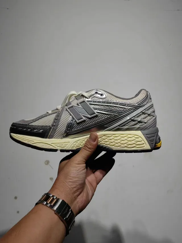 New Balance رمادي أصفر شبكة علوية تركيبة اصطناعية قفص طبقة أحذية جري 5