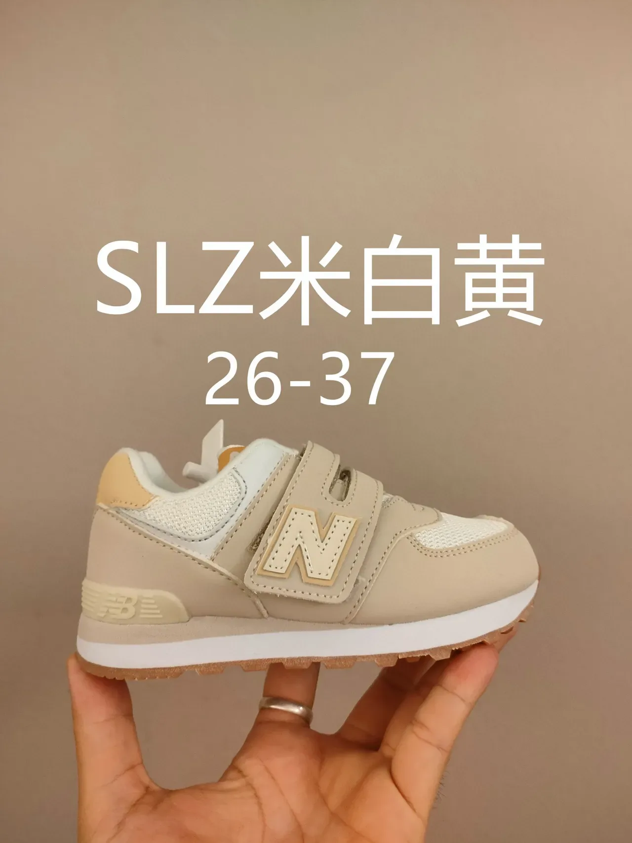 New Balance حذاء رياضي وردي أبيض منخفض القدمين مع حزام فيلكرو 3