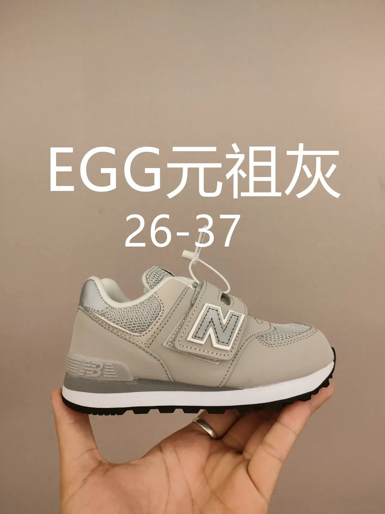 New Balance حذاء رياضي وردي أبيض منخفض القدمين مع حزام فيلكرو 9