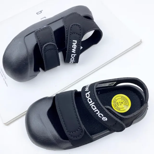 New Balance صندل كاجوال أرجواني أبيض مع حزامين فيلكرو إغلاق غطاء إبهام مدور 10