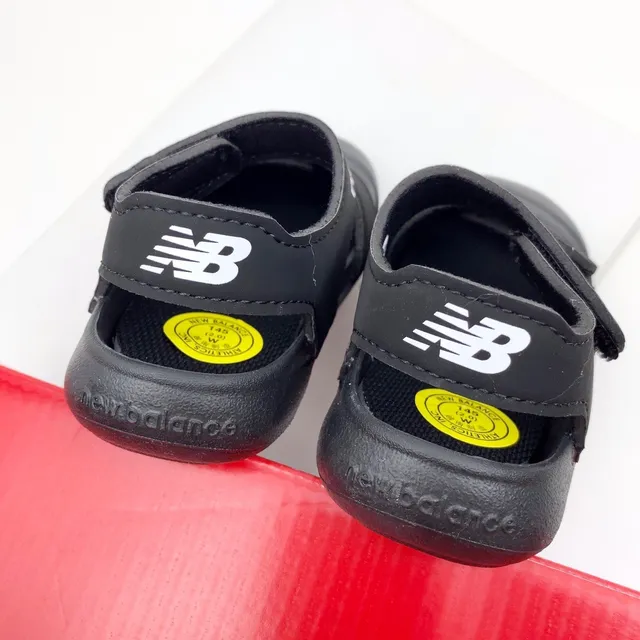 New Balance صندل كاجوال أرجواني أبيض مع حزامين فيلكرو إغلاق غطاء إبهام مدور 15