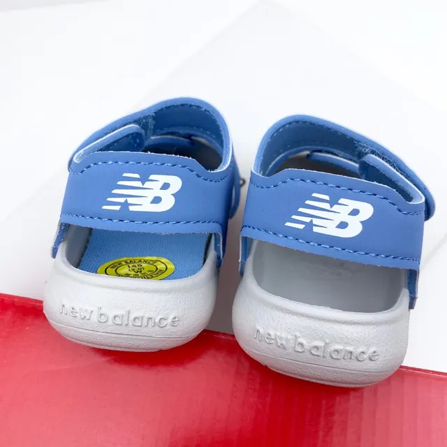 New Balance صندل كاجوال أرجواني أبيض مع حزامين فيلكرو إغلاق غطاء إبهام مدور 22