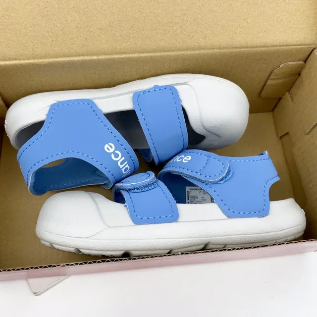 New Balance صندل كاجوال أرجواني أبيض مع حزامين فيلكرو إغلاق غطاء إبهام مدور 23