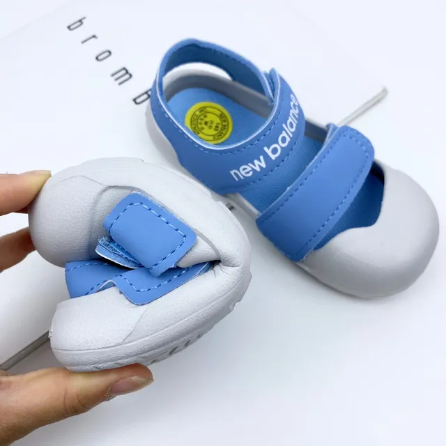 New Balance صندل كاجوال أرجواني أبيض مع حزامين فيلكرو إغلاق غطاء إبهام مدور 24