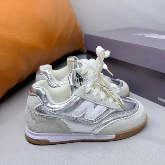 New Balance أبيض أسود ريترو رنر سيلويت سويد وطبقة صناعية أسلوب حياة حذاء رياضي 9