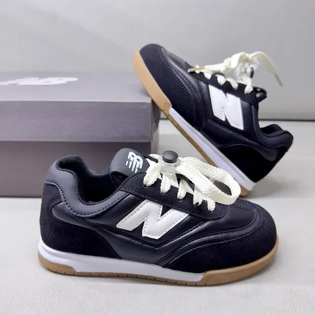 New Balance أبيض أسود ريترو رنر سيلويت سويد وطبقة صناعية أسلوب حياة حذاء رياضي 21