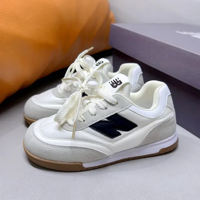 New Balance أبيض أسود ريترو رنر سيلويت سويد وطبقة صناعية أسلوب حياة حذاء رياضي 24