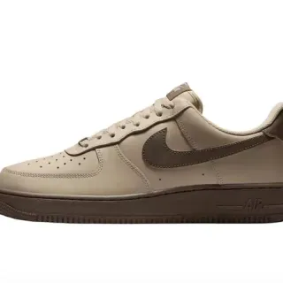Nike Air Force 1 米色和棕色生活方式运动鞋