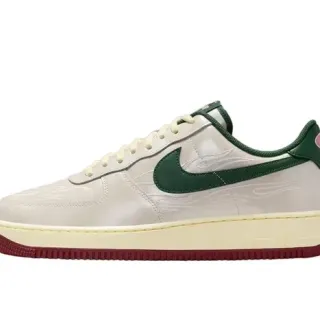 نایک Air Force 1 حذاء رياضي للاستخدام اليومي مطرز بلهب بألوان كريمي وأخضر غابي