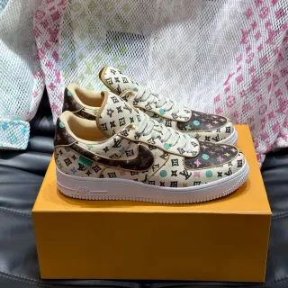 Nike Air Force 1 أحذية رياضية متعددة الألوان بطبعة المونوغرام نمط حياة