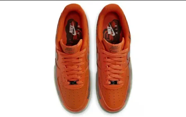 Nike Air Force 1 برتقالي أسود منخفض الجزء العلوي أصابع مثقوبة أحذية رياضية للأسلوب الحياتي 2