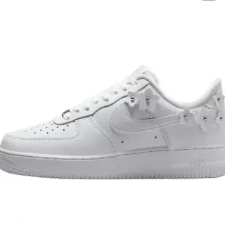 Nike Air Force 1 أحذية أسلوب حياة بيضاء مع تطريز زهور