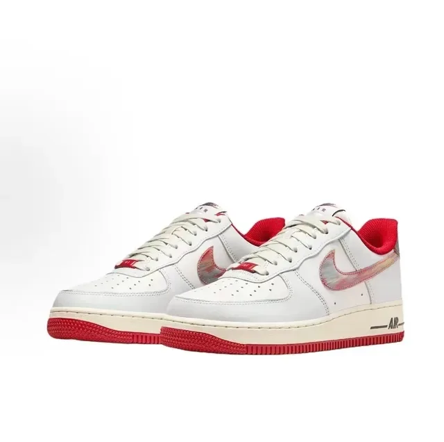 Nike Air Force 1 Chaussures Lifestyle Blanc Rouge Iridescent Swoosh 2