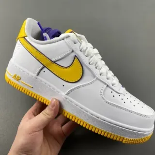 Nike Air Force 1 أبيض أصفر بنفسجي لايف ستايل سنيكرز