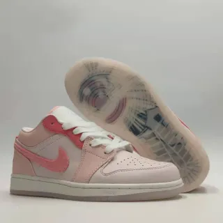 Nike Air Jordan 1 Low حذاء رياضي بألوان وردي وأبيض نمط حياة