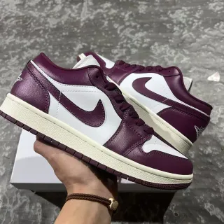 Nike Air Jordan 1 Low حذاء أسلوب حياة بنفسجي وأبيض