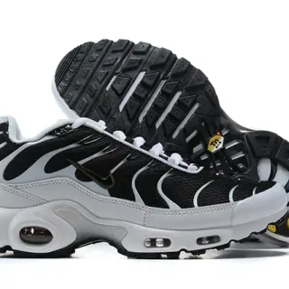 Nike Air Max Plus أسود وأبيض حذاء رياضي نمط حياة