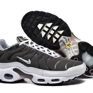 Nike Air Max Plus Black White حذاء أسلوب حياتي