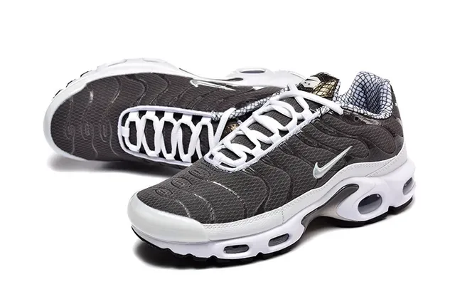 Nike Air Max Plus Black White Lifestyle Sneakers 16