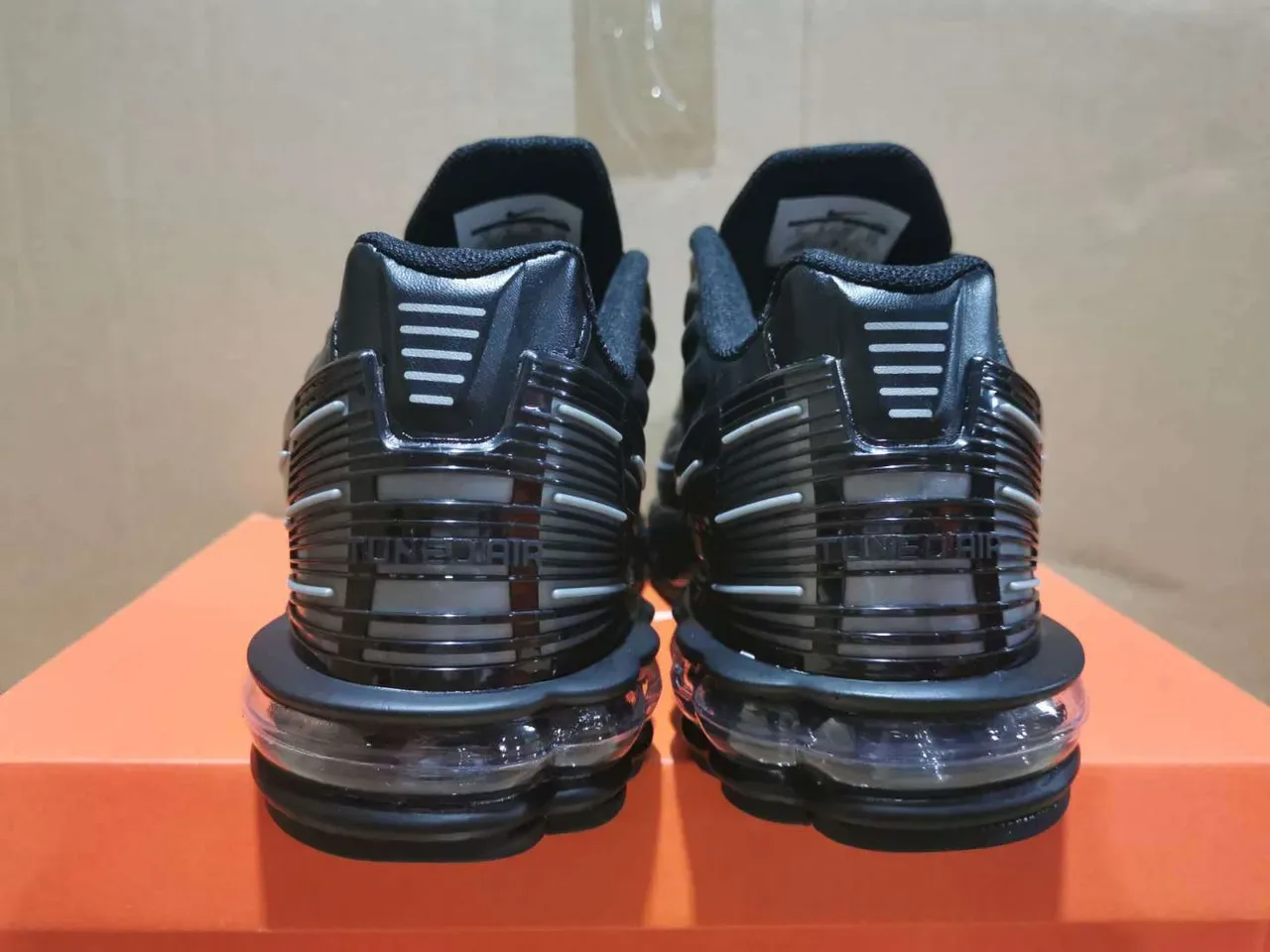 Nike Air Max Plus Tuned Air Noir Argent Chaussures lifestyle 7