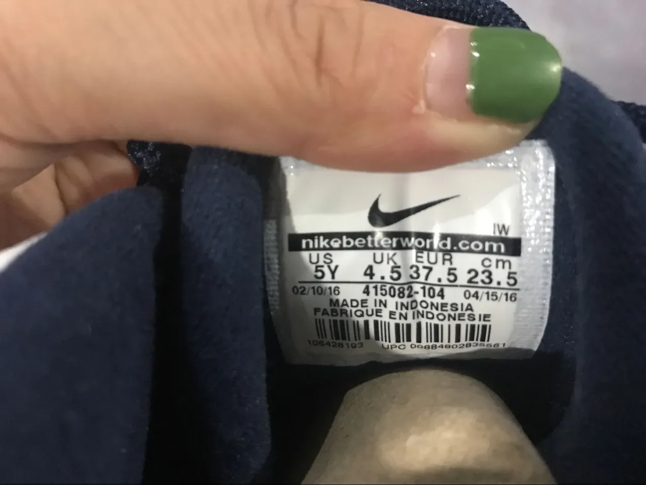 نايك إير مور أبتيمبو أحذية كرة السلة أبيض ونافي 17