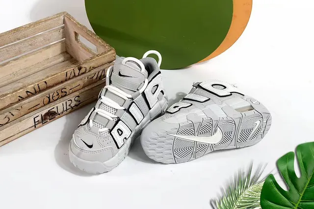 Nike Air More Uptempo White Gray Black أحذية كرة السلة 3