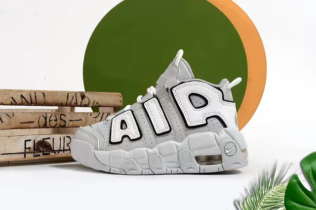 Nike Air More Uptempo White Gray Black أحذية كرة السلة 9