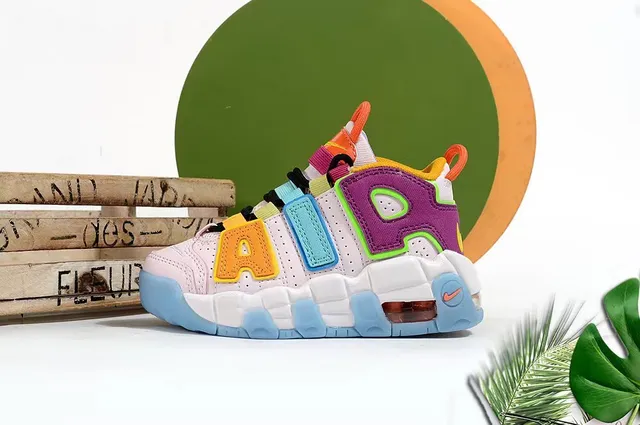Nike Air More Uptempo White Gray Black أحذية كرة السلة 14