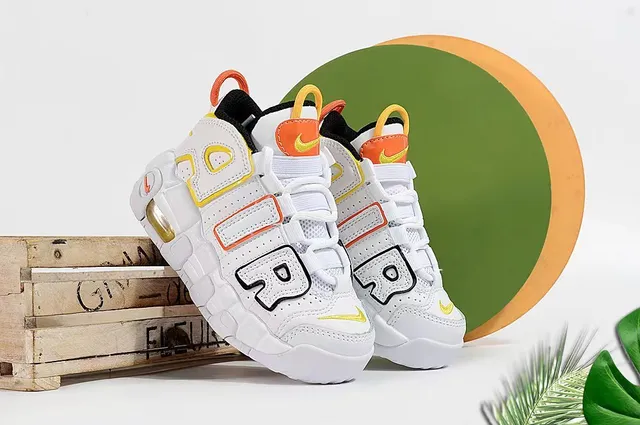 Nike Air More Uptempo White Gray Black أحذية كرة السلة 18