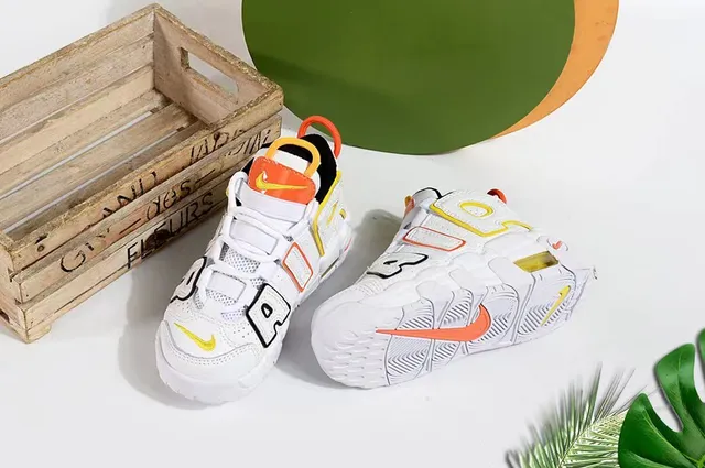 Nike Air More Uptempo White Gray Black أحذية كرة السلة 21