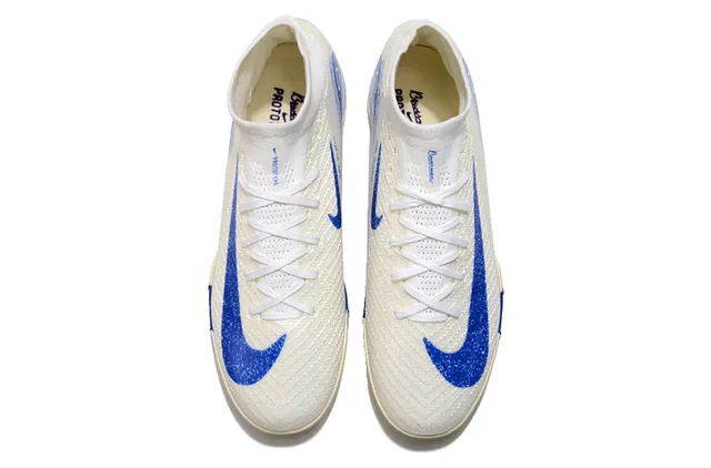 耐克米色蓝色袜套领Flyknit鞋面草地足球鞋 2