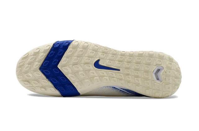 耐克米色蓝色袜套领Flyknit鞋面草地足球鞋 6