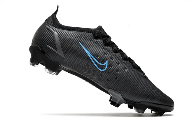 Nike 黑色蓝色低帮袜套贴合领口纹理合成鞋面钉地足球鞋 3