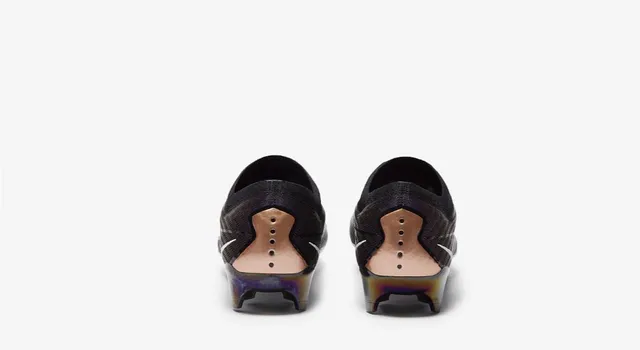 Nike أسود ذهبي أعلى خياط تغطية أصابع معدنية سطح صلب أحذية كرة القدم 2