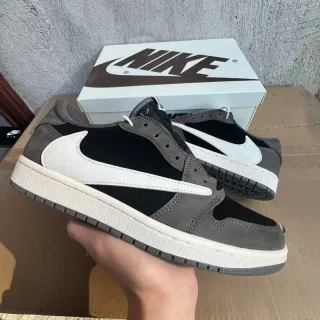 Nike أحذية رياضية أسلوب حياة سوداء رمادية منخفضة الظهر بظلال و جزء علوي من المواد المختلطة