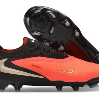 Nike Chaussures de football Noir Orange Coupe basse Empiècement tricoté Système de lacets asymétrique Terrain ferme