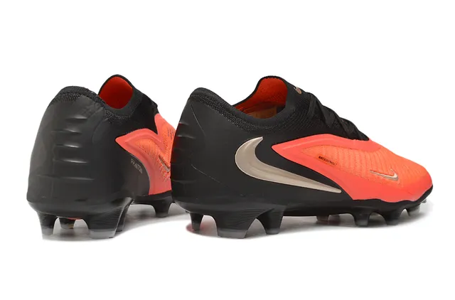 Nike Chaussures de football Noir Orange Coupe basse Empiècement tricoté Système de lacets asymétrique Terrain ferme 2