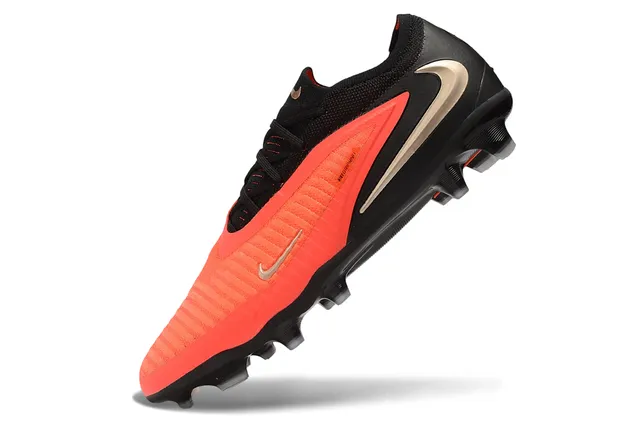 Nike Chaussures de football Noir Orange Coupe basse Empiècement tricoté Système de lacets asymétrique Terrain ferme 3