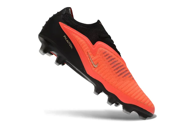 Nike Chaussures de football Noir Orange Coupe basse Empiècement tricoté Système de lacets asymétrique Terrain ferme 5