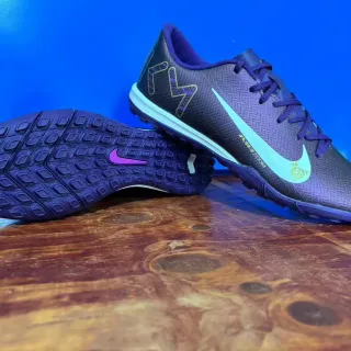 Nike 黑色紫色低帮合成鞋面方格纹底草地足球鞋