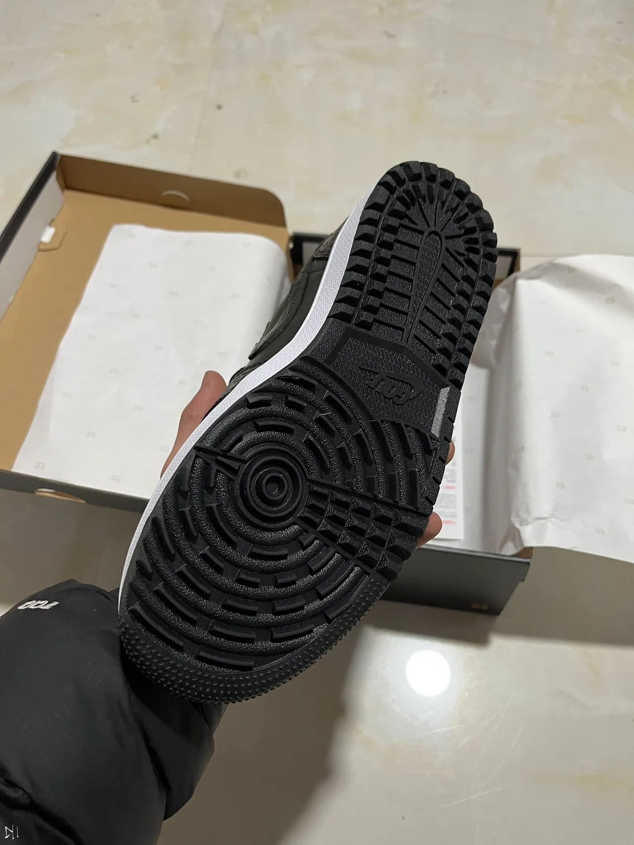 Nike Black White Textured Reptile-Embossed Upper Midsole Stripe Lifestyle Sneakers 4